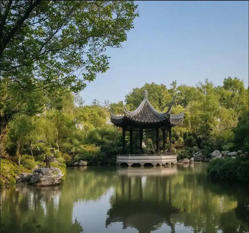 鹤岗腐朽餐饮有限公司